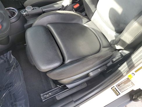 Used 2019 MINI Cooper S image 19