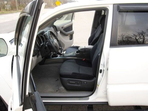 Used 2007 Toyota 4Runner SR5 image 18