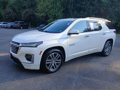 Used 2022 Chevrolet Traverse High Country image 1