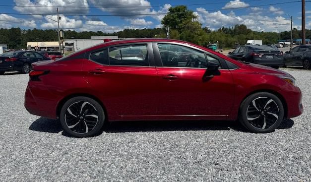 Used 2024 Nissan Versa SR FWD image 5