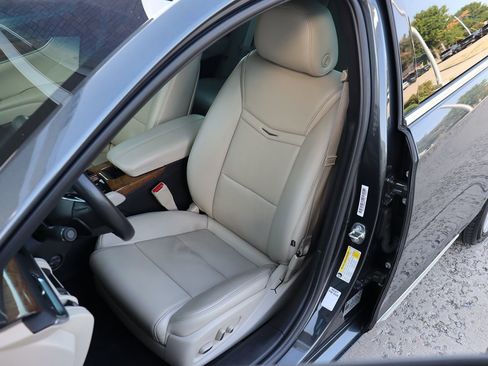 Used 2019 Cadillac XTS Luxury image 32