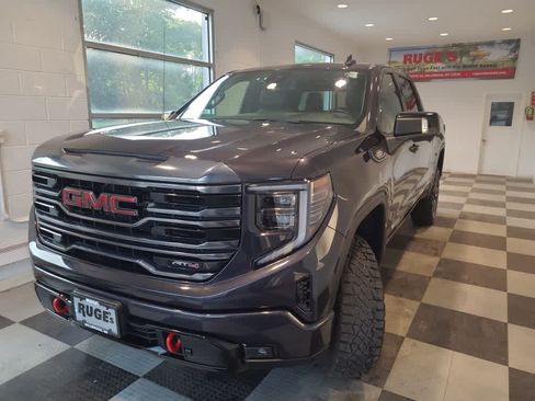 Used 2022 GMC Sierra 1500 AT4 w/ AT4 Preferred Package AWD/4WD image 2