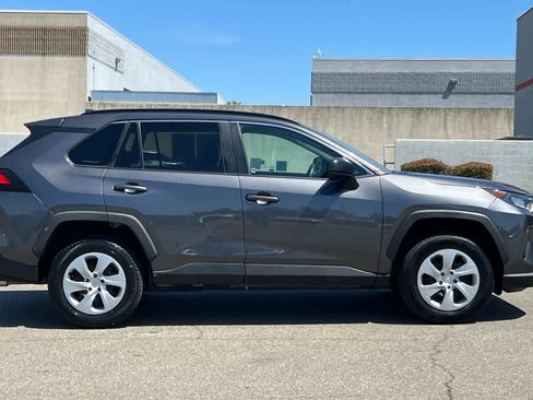 Used 2021 Toyota RAV4 LE AWD/4WD image 6