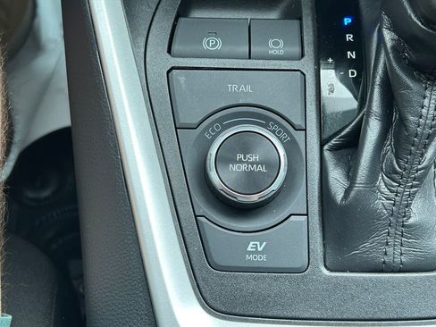 Used 2021 Toyota RAV4 XLE w/ Convenience Package AWD/4WD image 29