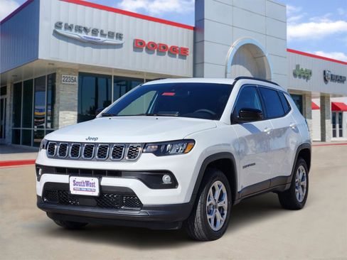 New 2026 Jeep Compass Latitude image 2