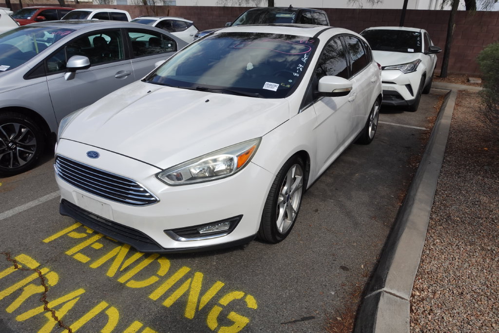 Used 2016 Ford Focus Titanium w/ Titanium Technology Package FWD image 4