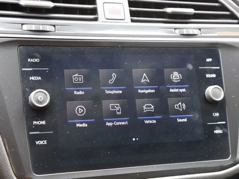 Used 2023 Volkswagen Tiguan SE AWD/4WD image 23