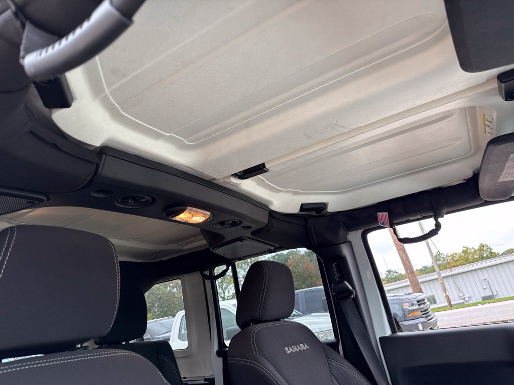 Used 2018 Jeep Wrangler Unlimited Sahara w/ Connectivity Group AWD/4WD image 43