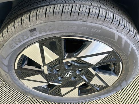 Used 2025 Hyundai Kona SEL FWD image 11