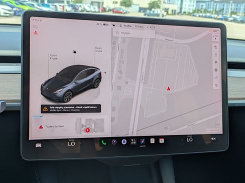Used 2024 Tesla Model Y 2WD image 22