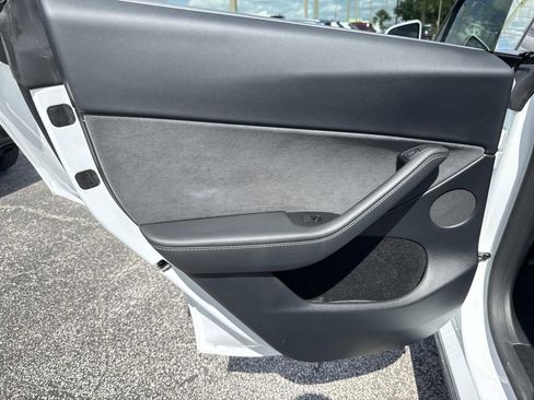 Used 2024 Tesla Model Y Long Range RWD image 11