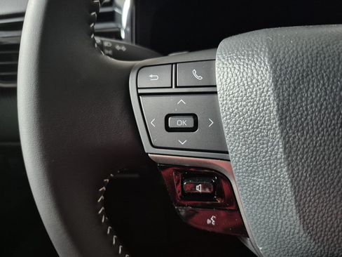 New 2026 Toyota Camry Hybrid FWD image 19