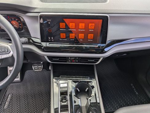 Used 2025 Volkswagen Atlas Peak Edition SE image 17