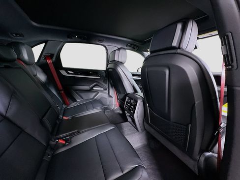 Certified 2026 Porsche Cayenne AWD/4WD image 30