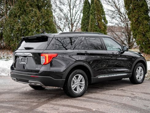 Used 2023 Ford Explorer XLT w/ Equipment Group 202A image 5