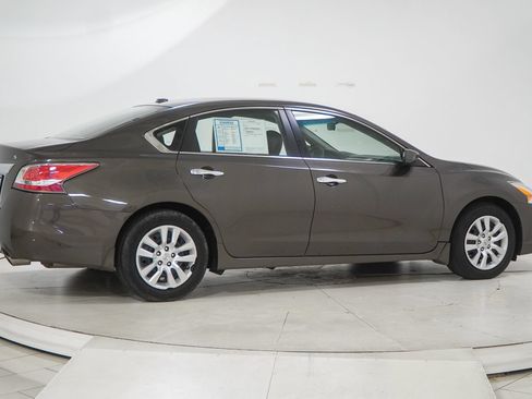 Used 2015 Nissan Altima 2.5 S w/ Power Driver Seat Package FWD image 12