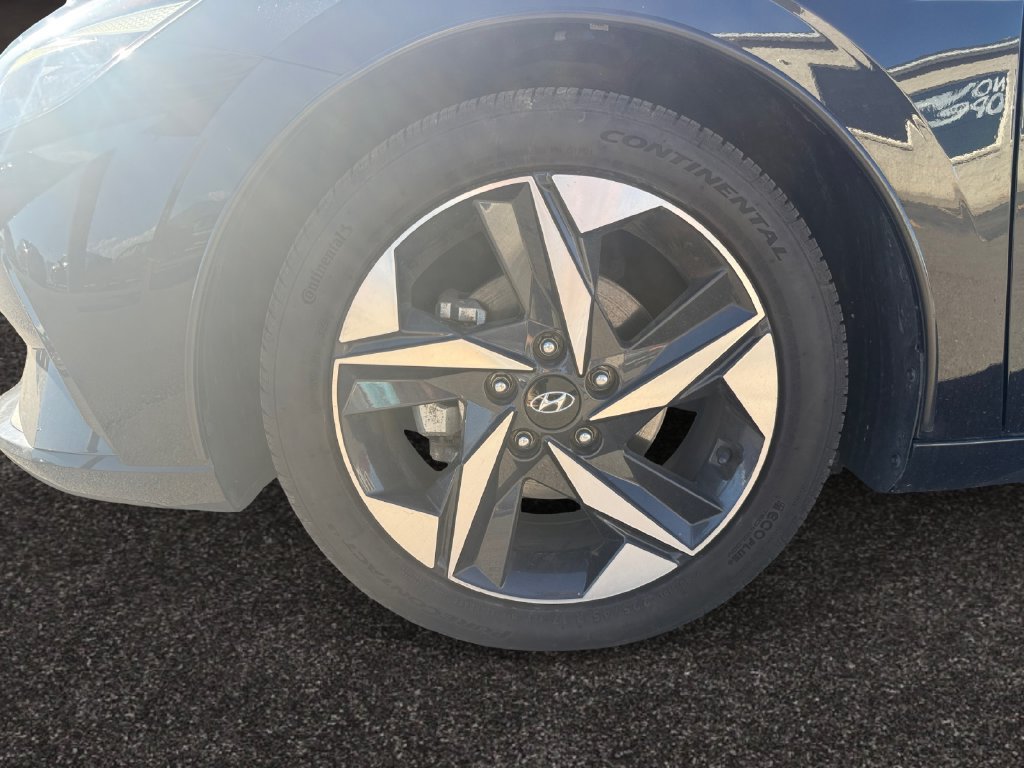 Used 2021 Hyundai Elantra Limited FWD image 14