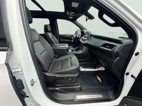 Used 2022 Chevrolet Suburban RST w/ Luxury Package AWD/4WD image 35
