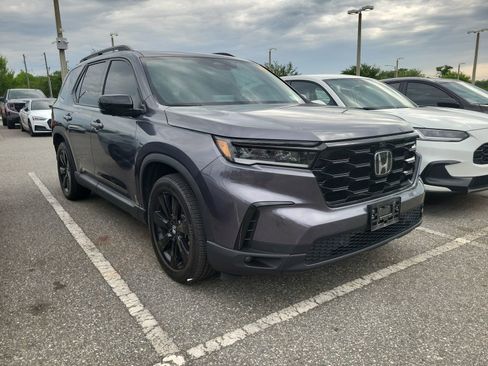 Certified 2025 Honda Pilot Black Edition image 3