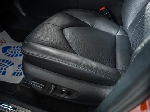 Used 2024 Toyota Grand Highlander Platinum image 41