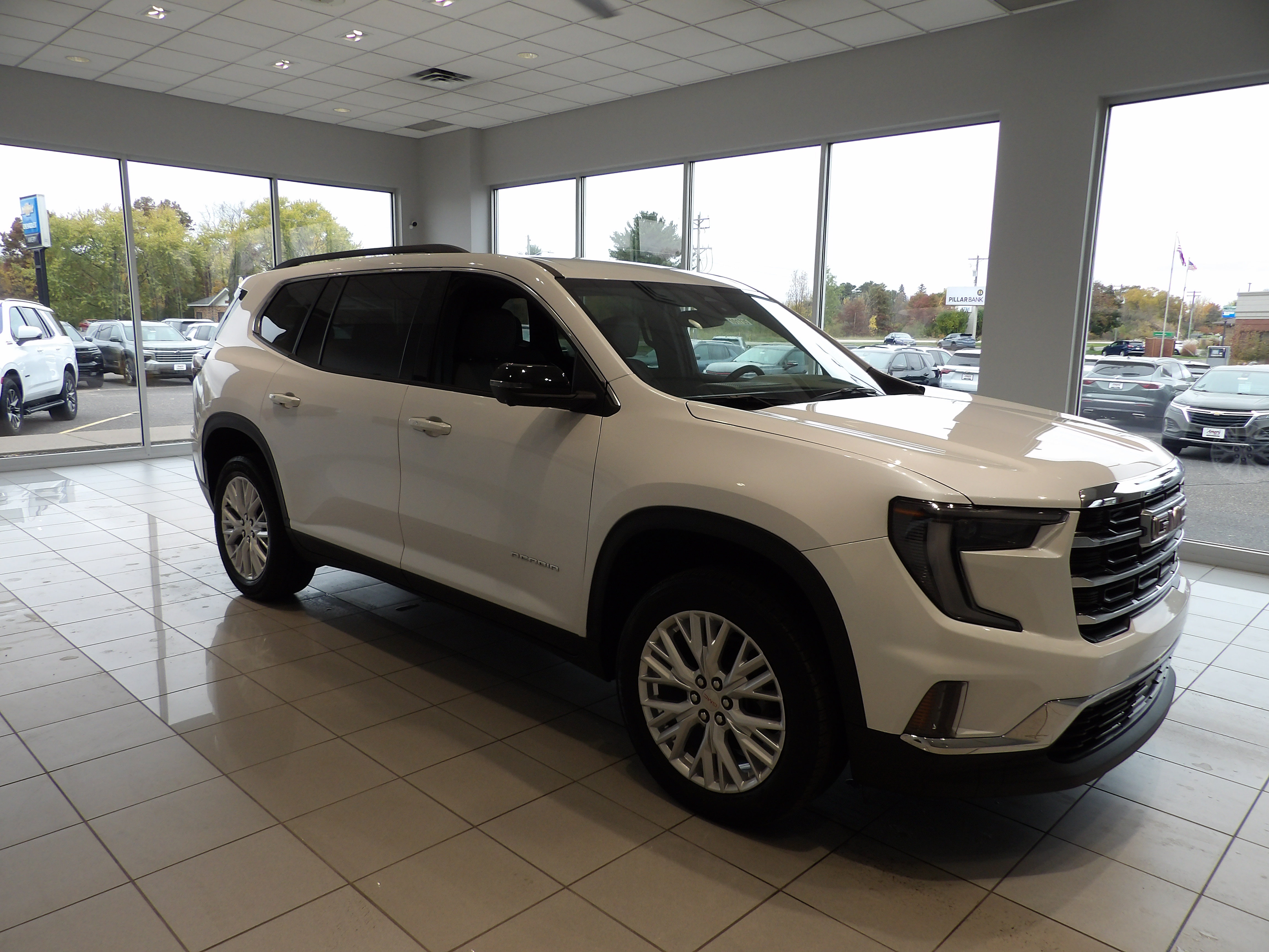 Used 2024 GMC Acadia Elevation w/ Luxury Package AWD/4WD image 3