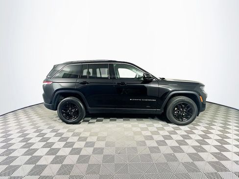 Certified 2023 Jeep Grand Cherokee Laredo AWD/4WD image 14