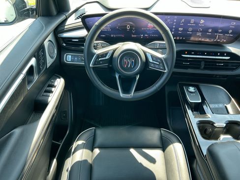 Used 2025 Buick Enclave Avenir image 17