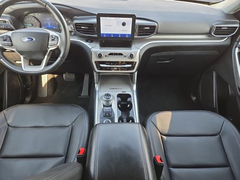 Certified 2022 Ford Explorer XLT w/ Equipment Group 202A image 9