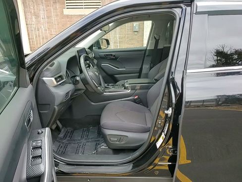 Certified 2023 Toyota Highlander LE image 20