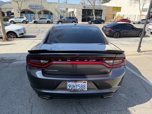 Used 2020 Dodge Charger SXT w/ Leather Interior Group image 10