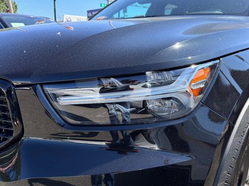 Used 2021 Volvo XC40 T5 R-Design w/ Climate Package image 11