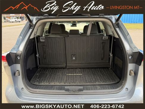 Used 2023 Toyota Highlander LE AWD/4WD image 22