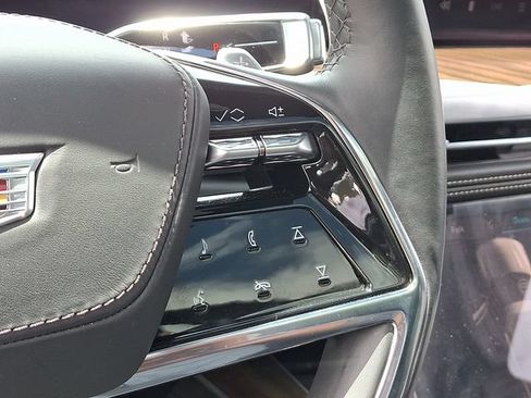 Certified 2025 Cadillac Escalade Sport Platinum w/ LPO, Floor Liner Package AWD/4WD image 22