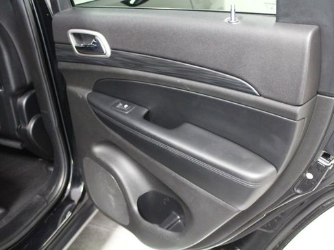 Used 2020 Jeep Grand Cherokee Laredo w/ Security & Convenience Group image 28