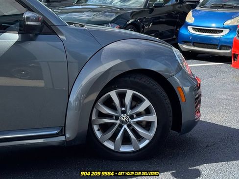 Used 2017 Volkswagen Beetle 1.8T Classic FWD image 9