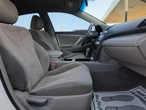 Used 2010 Toyota Camry LE FWD image 24