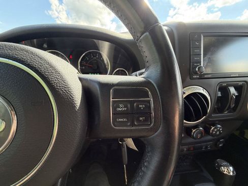 Used 2016 Jeep Wrangler Unlimited Rubicon AWD/4WD image 18