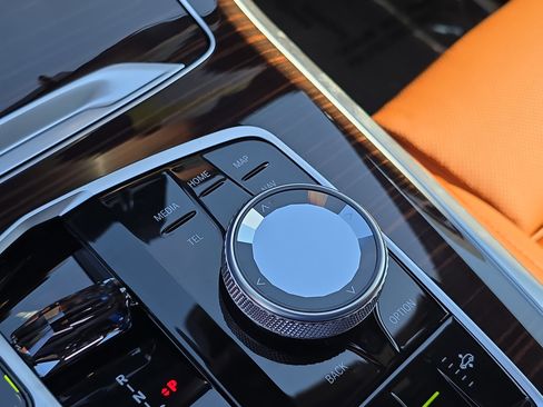 New 2026 BMW X5 xDrive50e w/ Executive Package image 30