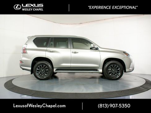Used 2023 Lexus GX 460 Premium w/ Premium Package image 4