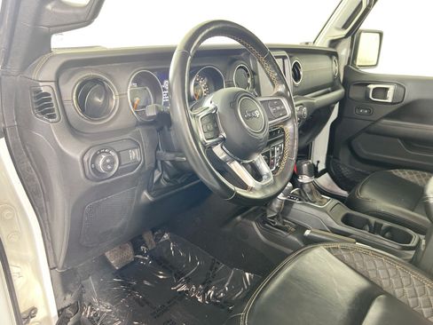 Used 2023 Jeep Gladiator Overland AWD/4WD image 9