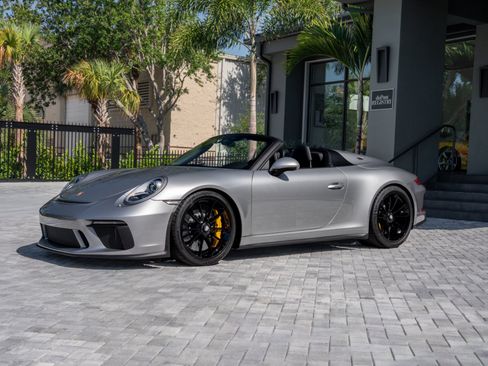 Used 2019 Porsche 911 Speedster RWD image 12