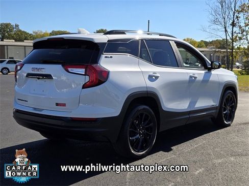 Used 2024 GMC Terrain SLE w/ Driver Convenience Package image 3