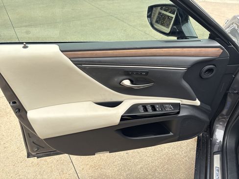 Used 2023 Lexus ES 300h w/ Premium Package FWD image 14