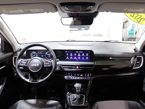 Used 2024 Kia Seltos S image 2