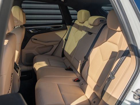 Certified 2023 Porsche Macan image 29