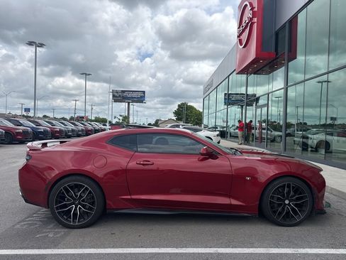 Used 2016 Chevrolet Camaro SS RWD image 4