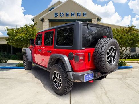 Used 2024 Jeep Wrangler Unlimited Rubicon w/ Technology Group AWD/4WD image 3