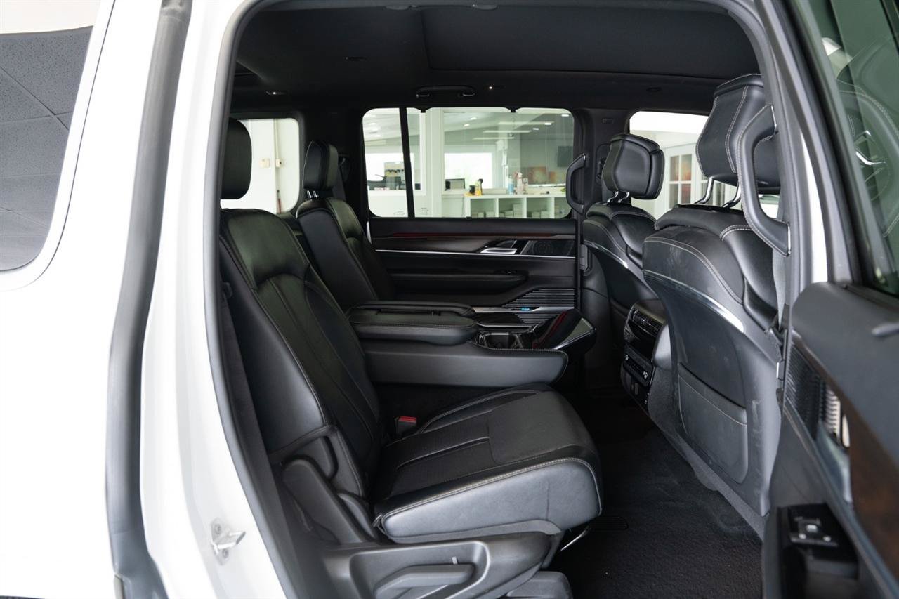 Used 2022 Jeep Grand Wagoneer Series I AWD/4WD image 11