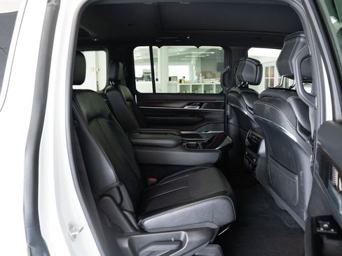 Used 2022 Jeep Grand Wagoneer Series I AWD/4WD image 11