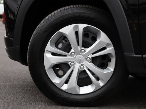 Used 2025 Chevrolet Trax LS image 2